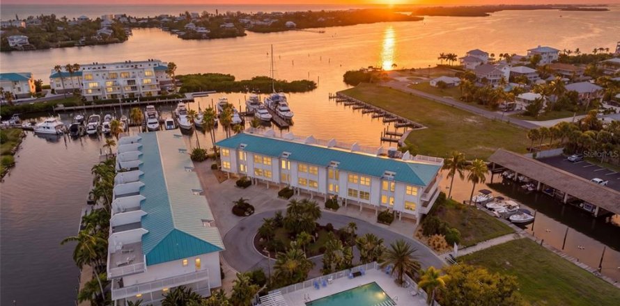 Touwnhouse à Englewood, Floride 3 chambres, 161.19 m2 № 2372929