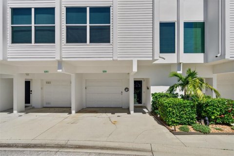 Touwnhouse à vendre à Englewood, Floride: 3 chambres, 161.19 m2 № 2372929 - photo 8