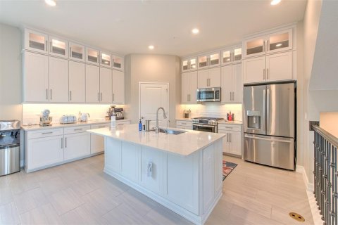 Townhouse in Tampa, Florida 4 bedrooms, 260.5 sq.m. № 1789346 - photo 21