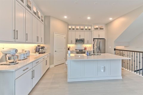 Townhouse in Tampa, Florida 4 bedrooms, 260.5 sq.m. № 1789346 - photo 22