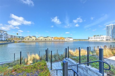 Townhouse in Tampa, Florida 4 bedrooms, 260.5 sq.m. № 1789346 - photo 6