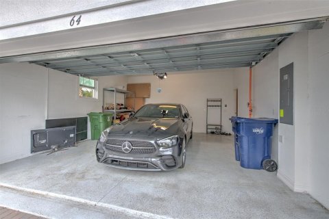 Townhouse in Tampa, Florida 4 bedrooms, 260.5 sq.m. № 1789346 - photo 4