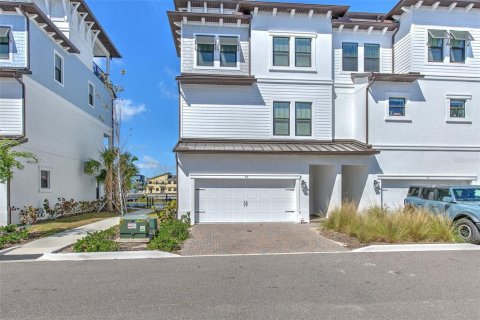 Townhouse in Tampa, Florida 4 bedrooms, 260.5 sq.m. № 1789346 - photo 1