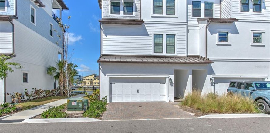 Touwnhouse à Tampa, Floride 4 chambres, 260.5 m2 № 1789346