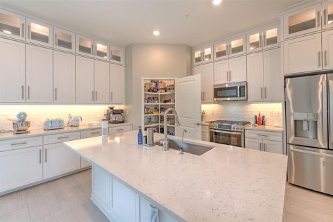 Townhouse in Tampa, Florida 4 bedrooms, 260.5 sq.m. № 1789346 - photo 24