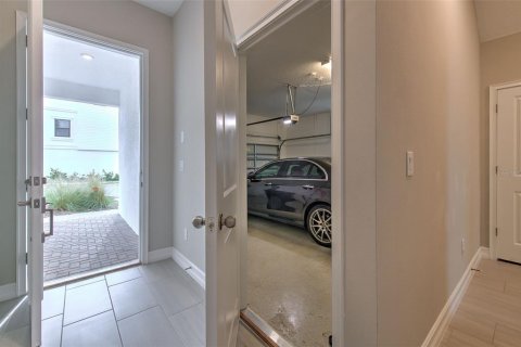 Townhouse in Tampa, Florida 4 bedrooms, 260.5 sq.m. № 1789346 - photo 9