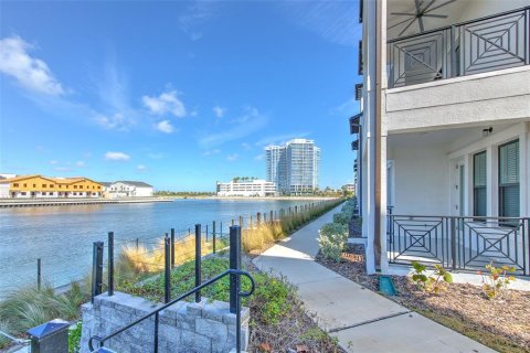 Townhouse in Tampa, Florida 4 bedrooms, 260.5 sq.m. № 1789346 - photo 5