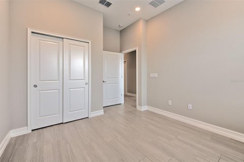 Townhouse in Tampa, Florida 4 bedrooms, 260.5 sq.m. № 1789346 - photo 13
