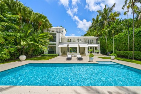 House in Miami Beach, Florida 5 bedrooms, 387.5 sq.m. № 1788765 - photo 8