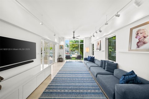 House in Miami Beach, Florida 5 bedrooms, 387.5 sq.m. № 1788765 - photo 15