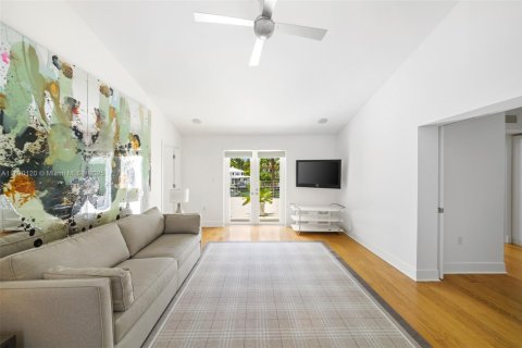 House in Miami Beach, Florida 5 bedrooms, 387.5 sq.m. № 1788765 - photo 21