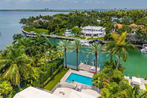 House in Miami Beach, Florida 5 bedrooms, 387.5 sq.m. № 1788765 - photo 6