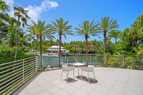 House in Miami Beach, Florida 5 bedrooms, 387.5 sq.m. № 1788765 - photo 25