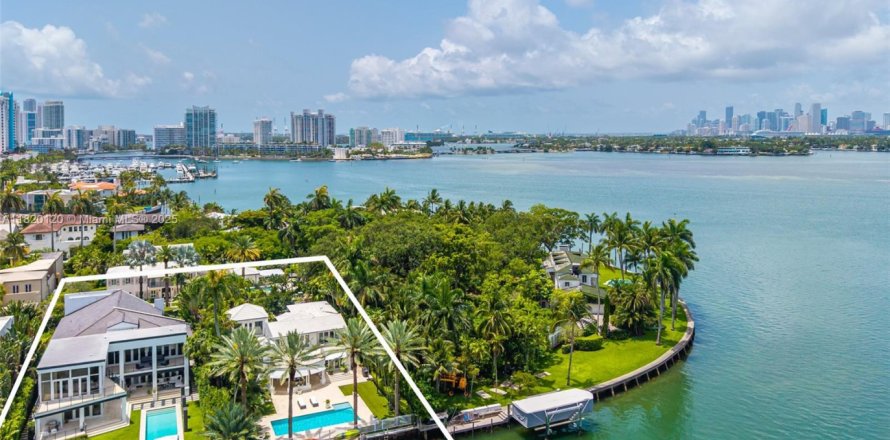 House in Miami Beach, Florida 5 bedrooms, 387.5 sq.m. № 1788765