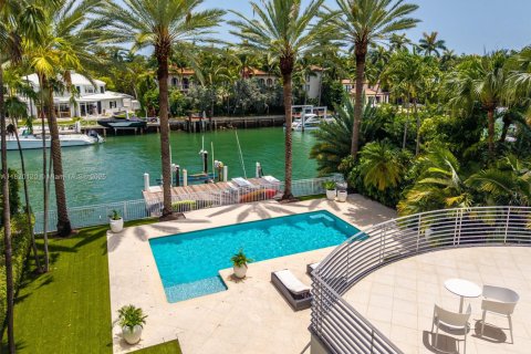 House in Miami Beach, Florida 5 bedrooms, 387.5 sq.m. № 1788765 - photo 7