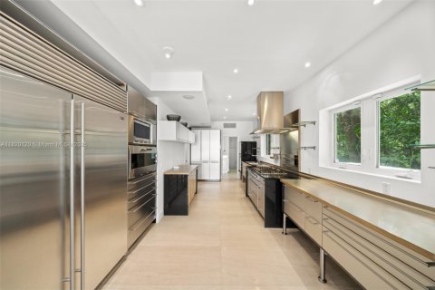 House in Miami Beach, Florida 5 bedrooms, 387.5 sq.m. № 1788765 - photo 19