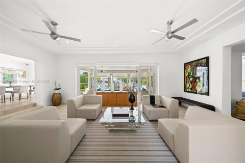 House in Miami Beach, Florida 5 bedrooms, 387.5 sq.m. № 1788765 - photo 13