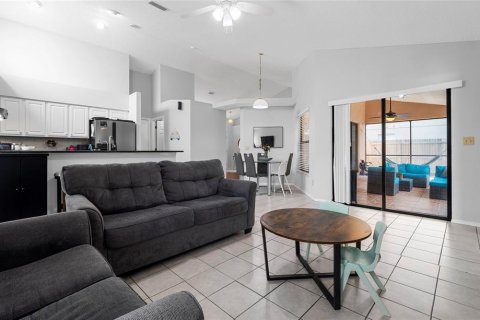 House in Tampa, Florida 3 bedrooms, 160.16 sq.m. № 1681578 - photo 20