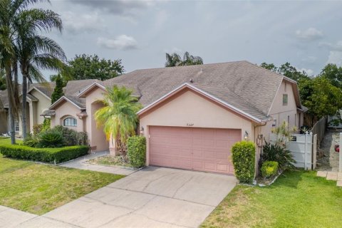 House in Tampa, Florida 3 bedrooms, 160.16 sq.m. № 1681578 - photo 2