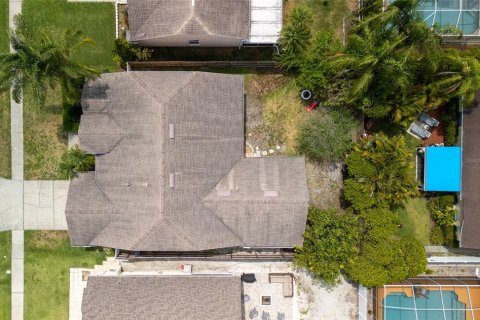 House in Tampa, Florida 3 bedrooms, 160.16 sq.m. № 1681578 - photo 4