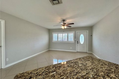 Villa ou maison à louer à Saint Petersburg, Floride: 3 chambres, 97.73 m2 № 2396971 - photo 17