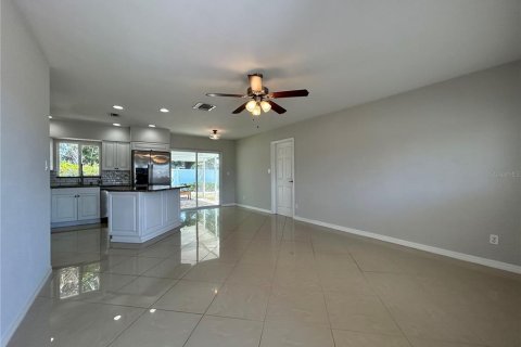 Villa ou maison à louer à Saint Petersburg, Floride: 3 chambres, 97.73 m2 № 2396971 - photo 3