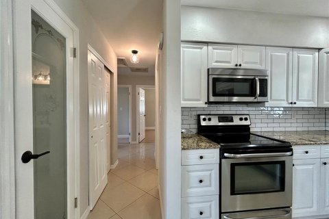Villa ou maison à louer à Saint Petersburg, Floride: 3 chambres, 97.73 m2 № 2396971 - photo 8