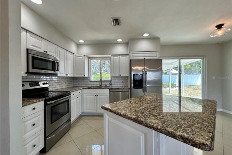 Villa ou maison à louer à Saint Petersburg, Floride: 3 chambres, 97.73 m2 № 2396971 - photo 6