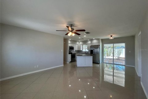 Villa ou maison à louer à Saint Petersburg, Floride: 3 chambres, 97.73 m2 № 2396971 - photo 4