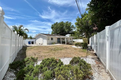 Villa ou maison à louer à Saint Petersburg, Floride: 3 chambres, 97.73 m2 № 2396971 - photo 21