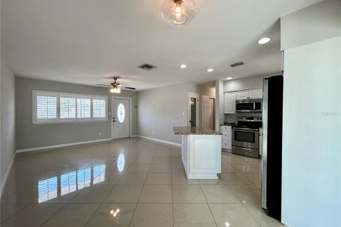 Villa ou maison à louer à Saint Petersburg, Floride: 3 chambres, 97.73 m2 № 2396971 - photo 5