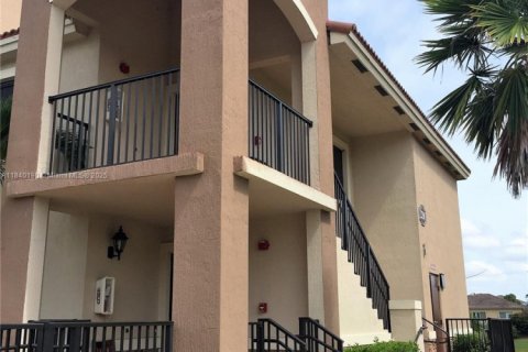 Copropriété à louer à Cutler Bay, Floride: 3 chambres, 95.88 m2 № 1832309 - photo 1
