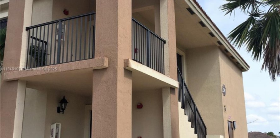 Condo à Cutler Bay, Floride, 3 chambres  № 1832309