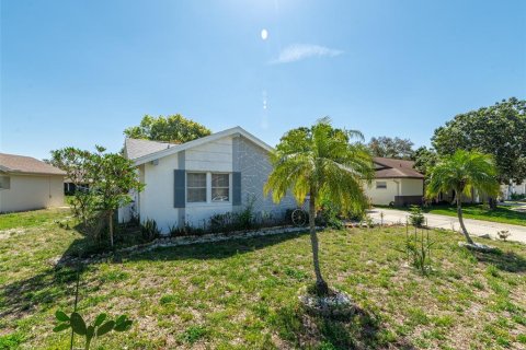 Casa en venta en Hudson, Florida, 2 dormitorios, 111.48 m2 № 1612817 - foto 3