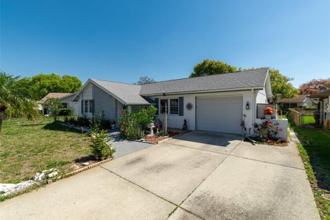 Casa en venta en Hudson, Florida, 2 dormitorios, 111.48 m2 № 1612817 - foto 1