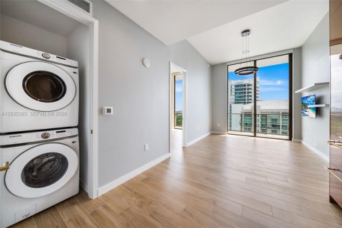 Condominio en venta en Miami, Florida, 2 dormitorios, 91.79 m2 № 2089646 - foto 28