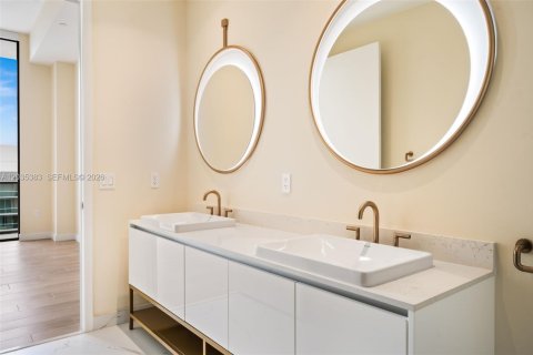Condominio en venta en Miami, Florida, 2 dormitorios, 91.79 m2 № 2089646 - foto 22