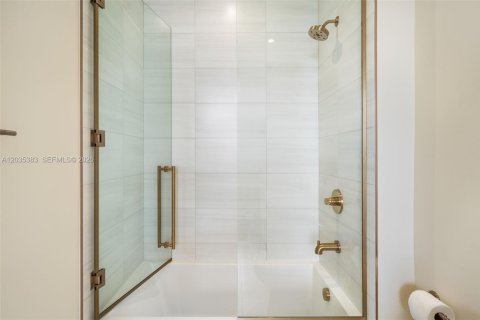 Condominio en venta en Miami, Florida, 2 dormitorios, 91.79 m2 № 2089646 - foto 16