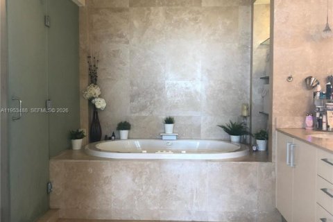 Condominio en alquiler en Miami Beach, Florida, 2 dormitorios, 127.28 m2 № 2008129 - foto 4