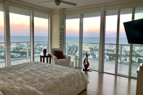 Condominio en Miami Beach, Florida, 2 dormitorios  № 2008129