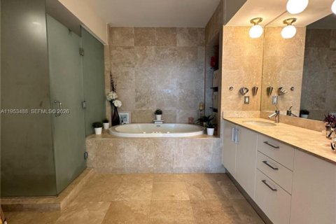Condominio en alquiler en Miami Beach, Florida, 2 dormitorios, 127.28 m2 № 2008129 - foto 13