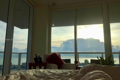 Condominio en alquiler en Miami Beach, Florida, 2 dormitorios, 127.28 m2 № 2008129 - foto 3