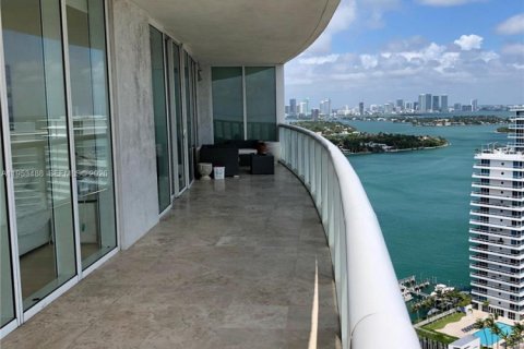Condominio en alquiler en Miami Beach, Florida, 2 dormitorios, 127.28 m2 № 2008129 - foto 17