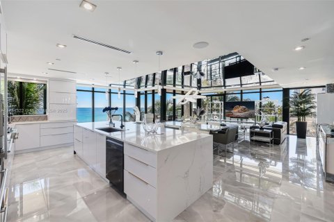 Купить кондоминиум в Холливуд, Флорида 3 спальни, 242.1м2, № 2060001 - фото 28