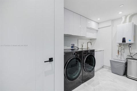 Купить кондоминиум в Холливуд, Флорида 3 спальни, 242.1м2, № 2060001 - фото 24