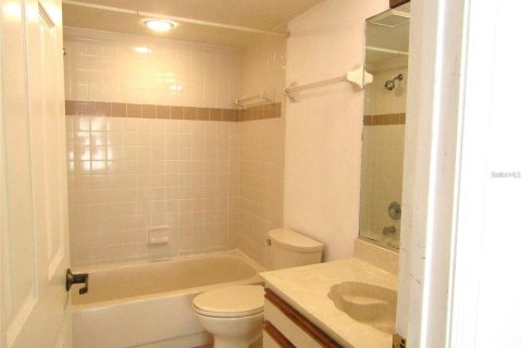 Condo in Sarasota, Florida, 2 bedrooms № 2148972 - photo 9
