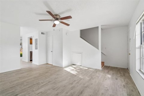 Townhouse in Tampa, Florida 3 bedrooms, 127.09 sq.m. № 2395930 - photo 14
