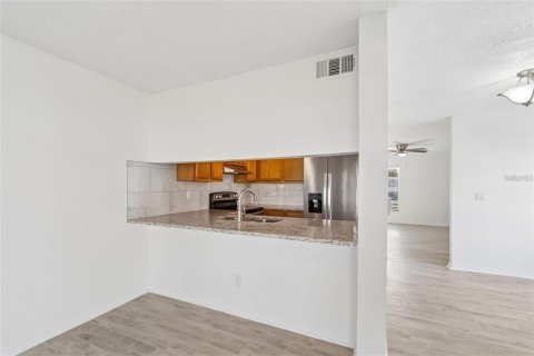 Townhouse in Tampa, Florida 3 bedrooms, 127.09 sq.m. № 2395930 - photo 29