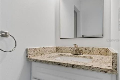 Townhouse in Tampa, Florida 3 bedrooms, 127.09 sq.m. № 2395930 - photo 18