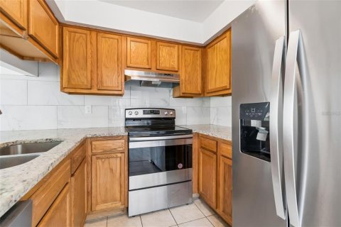 Townhouse in Tampa, Florida 3 bedrooms, 127.09 sq.m. № 2395930 - photo 27